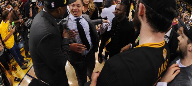 MK体育-蒂姆重要时刻大比分获胜，塞尔维亚队带队取胜！引发球迷热议(塞尔维亚队足球)