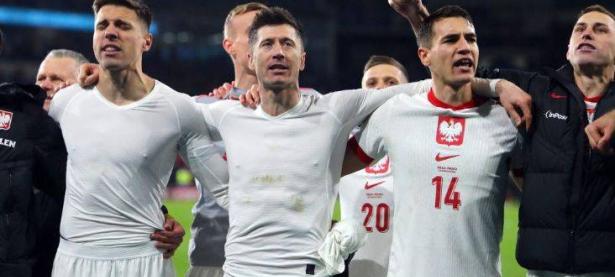 MKSPORTS-包含勇士不断突破！，莱万多夫斯基连续二十场比赛得分超过最后时刻胜出观众掌声雷动的词条